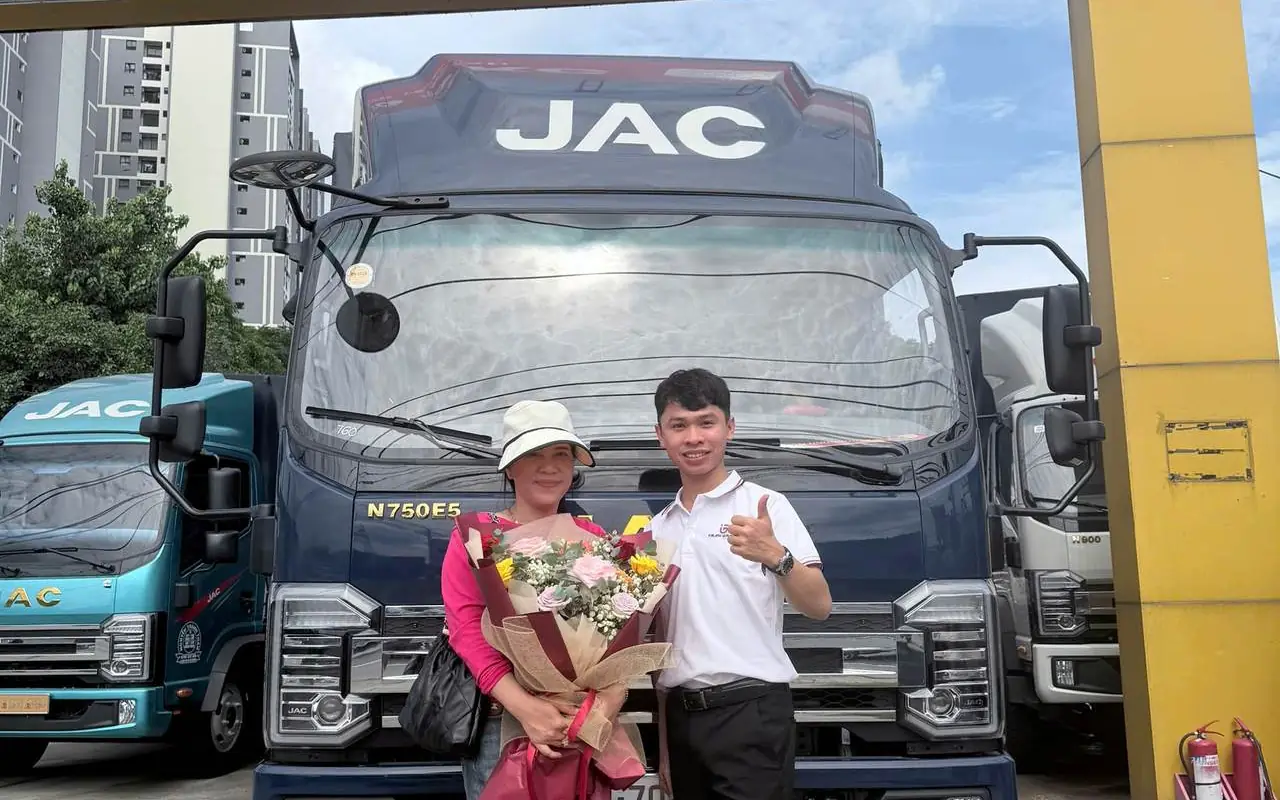 Xe tải JAC tại showroom JAC CKC - ảnh 2