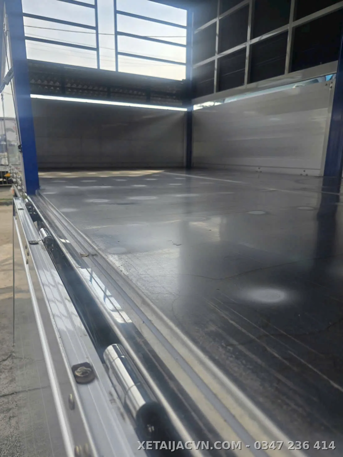 Thùng Inox bửng nhôm cao cấp