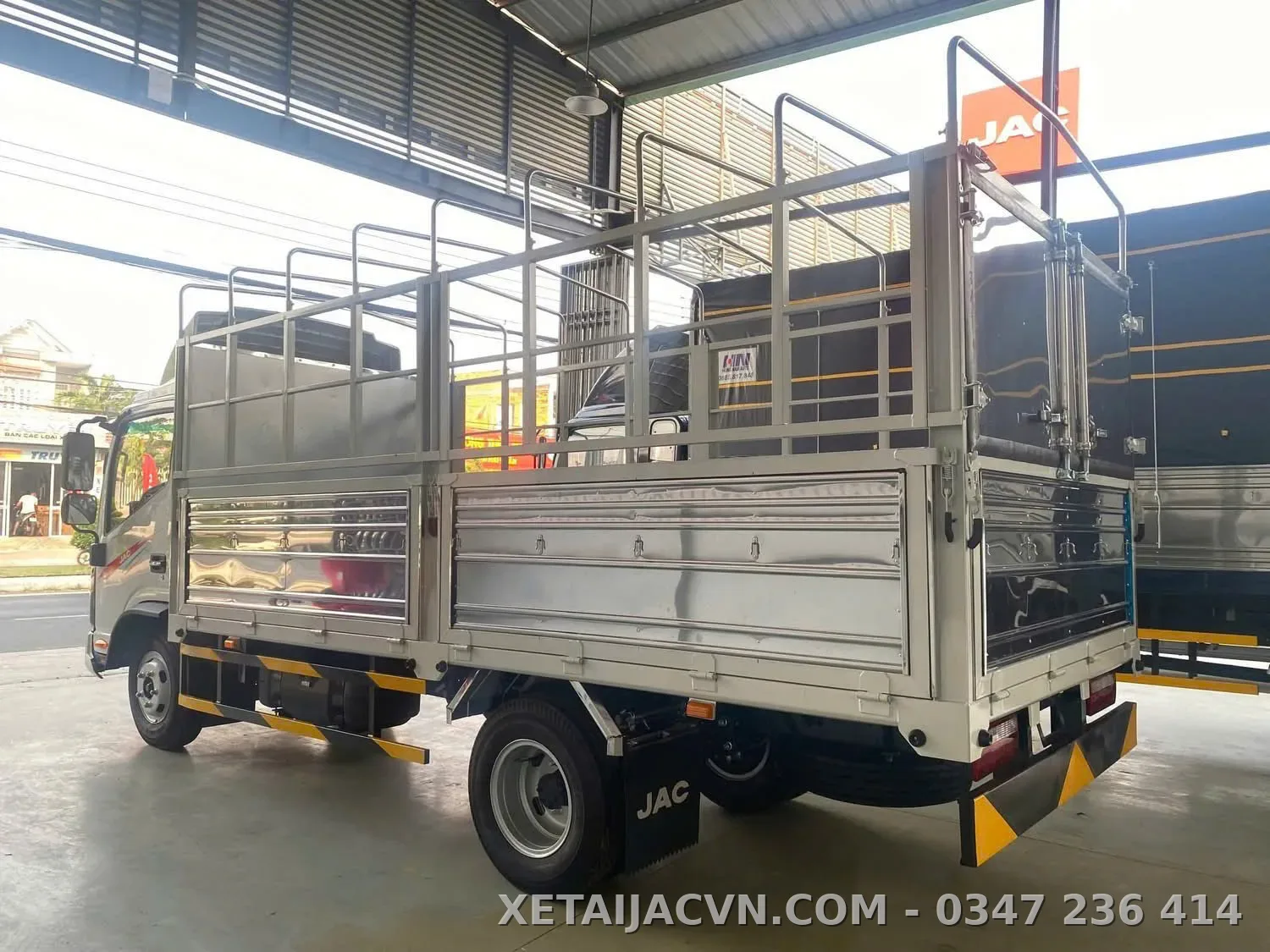 Thùng mui bạt tiêu chuẩn