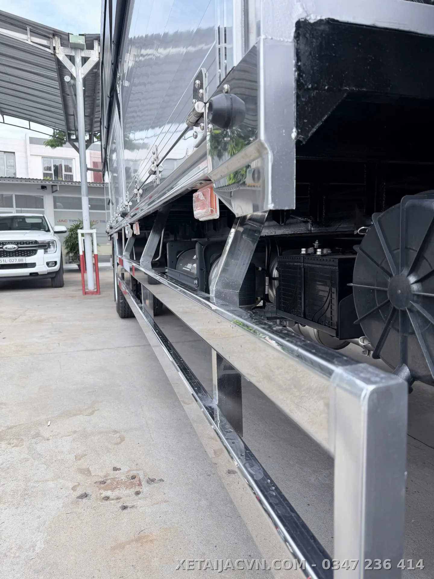 thùng inox bửng nhôm tiêu chuẩn