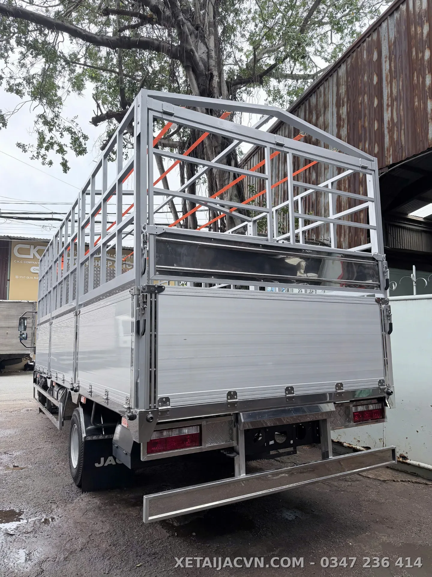 Thùng inox bửng nhôm tiêu chuẩn