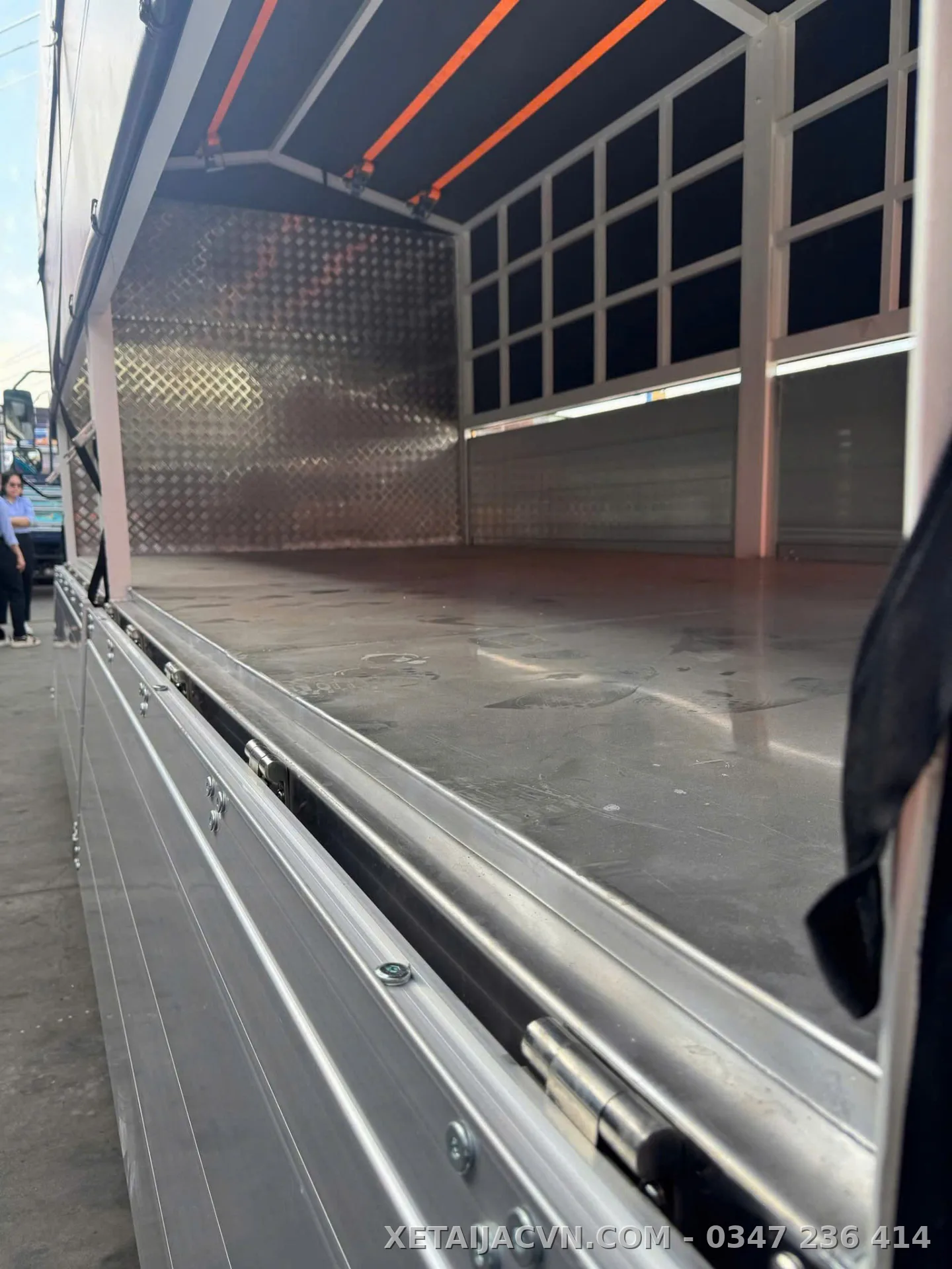 thùng inox bửng nhôm